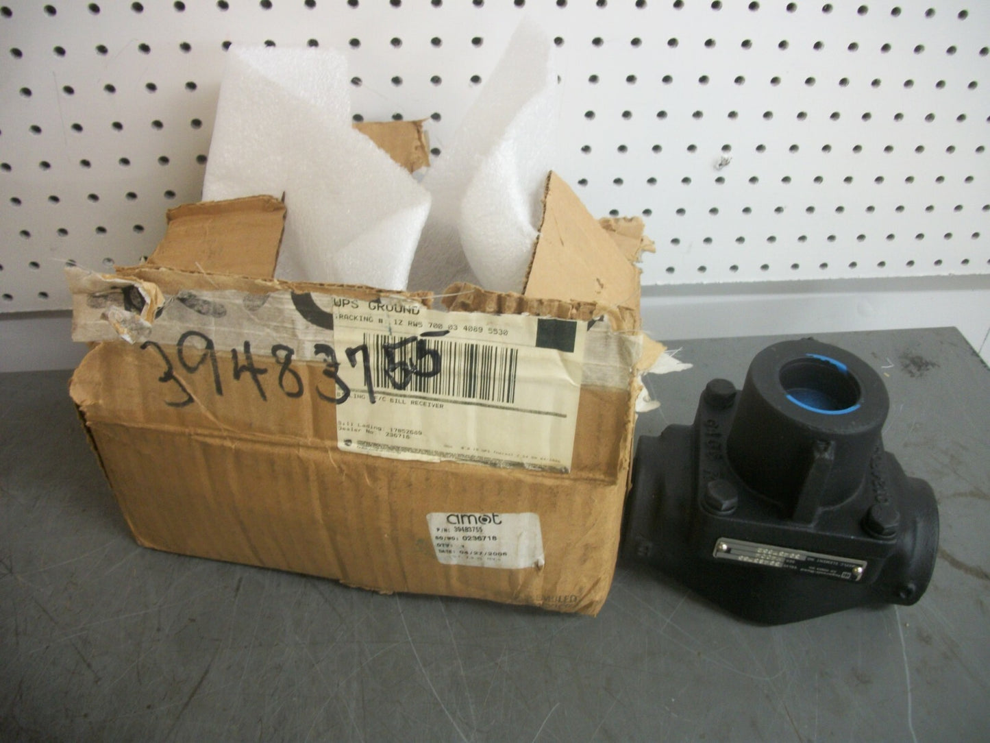 AMOT INGERSOLL-RAND 3-WAY PNEUMATIC VALVE 39483755 NIB