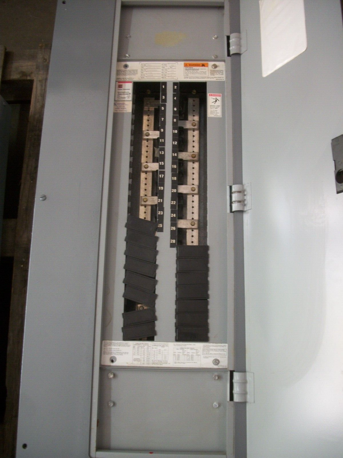 CUTLER-HAMMER PRL1 LOAD CENTER PANELBOARD YS2048 225AMP 208Y/120VOLT 3PH REFURB
