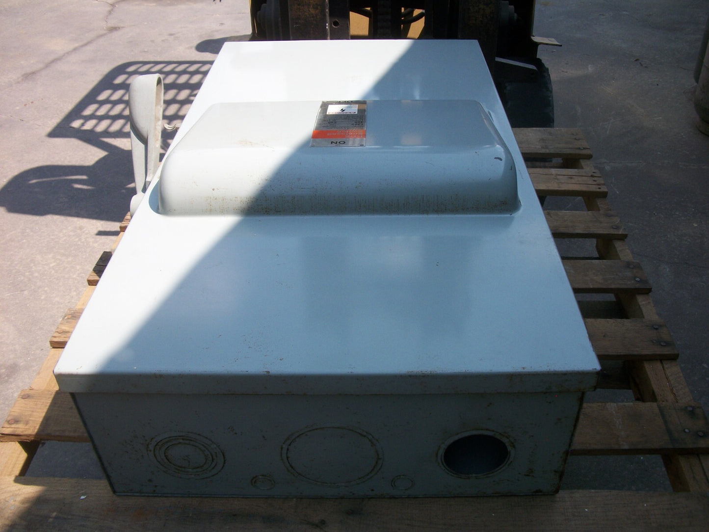 SIEMENS DISCONNECT TYPE 1 F325 400AMP 240VOLT 3POLE FUSIBLE