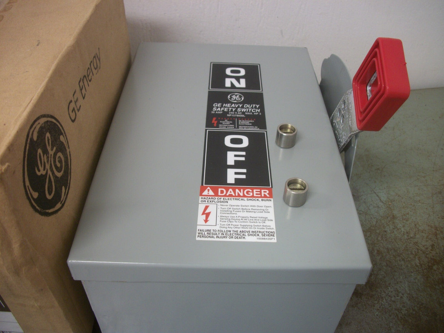 GE DISCONNECT TYPE 12 TH2221J 30AMP 240VOLT 2POLE FUSIBLE NIB