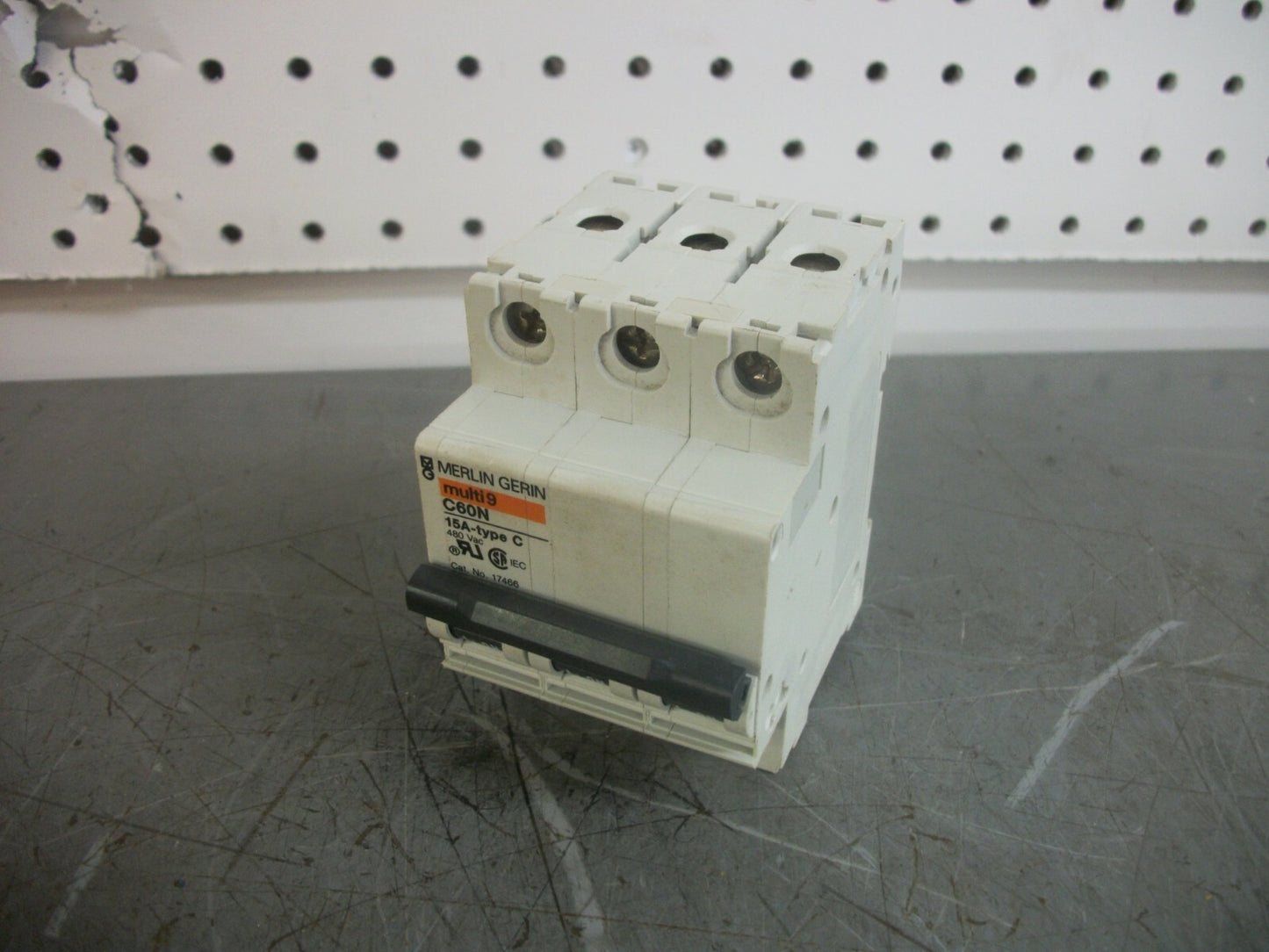 MERLIN GERIN MULTI 9 C60N MINI CIRCUIT BREAKER MG17466 15AMP 480VOLT 3POLE