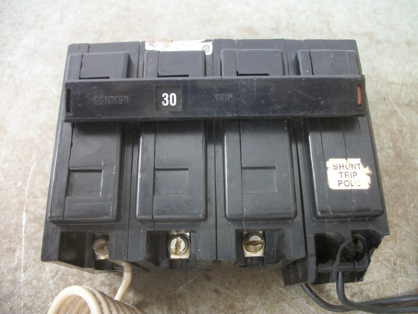 CUTLER-HAMMER BA CIRCUIT BREAKER BAB3030CS 30AMP 240VOLT 3POLE W/SHUNT & NEUTRAL