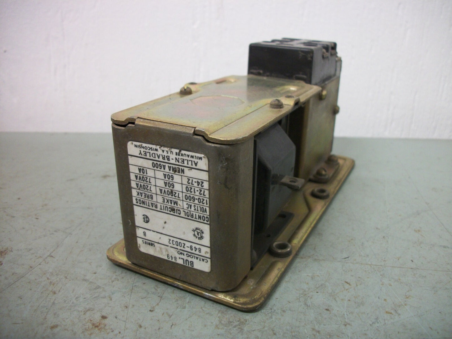 ALLEN-BRADLEY ON DELAY PNEUMATIC TIMING RELAY 849-ZOD32 120VCOIL