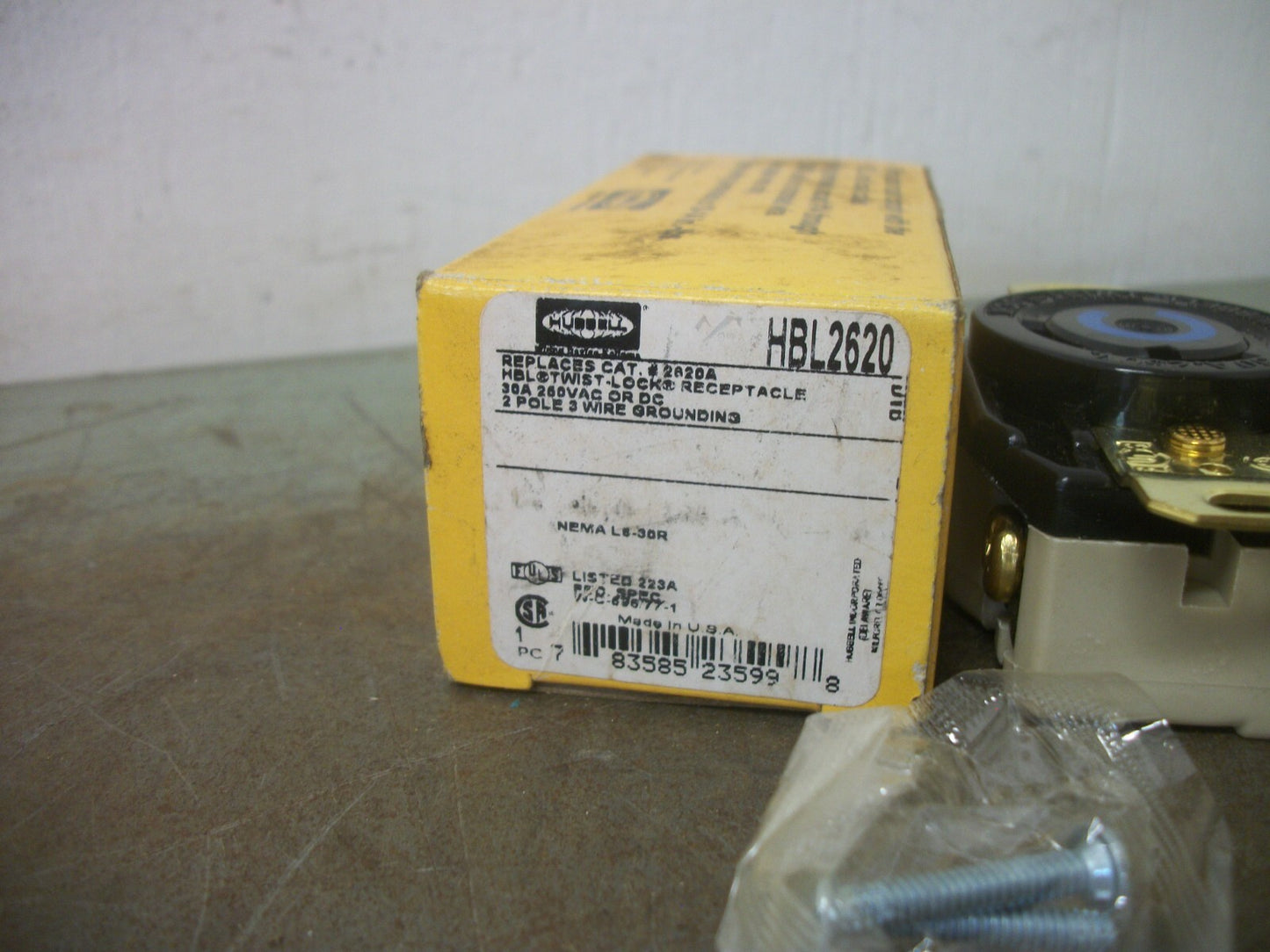 HUBBELL TWIST-LOCK RECEPTACLE HBL2620 30AMP 250VOLT 2P 3W GRND NIB