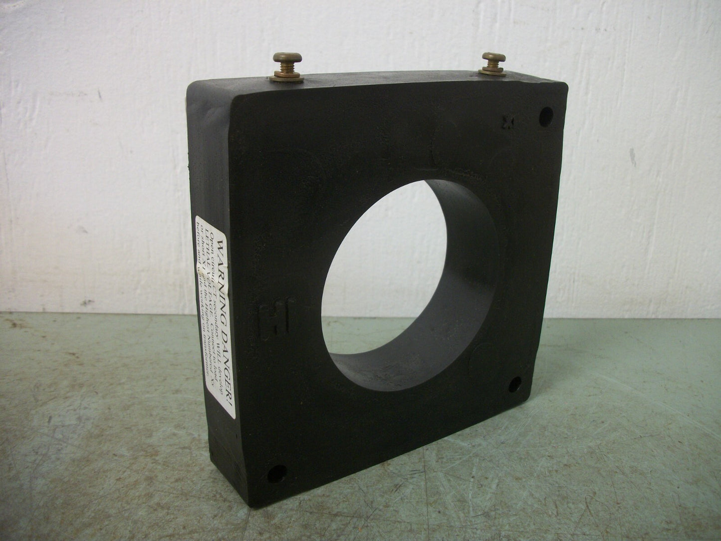 ELECTRIC METERING CORP 2000:5 RATIO CURRENT TRANSFORMER 3360SH-2000 NOB