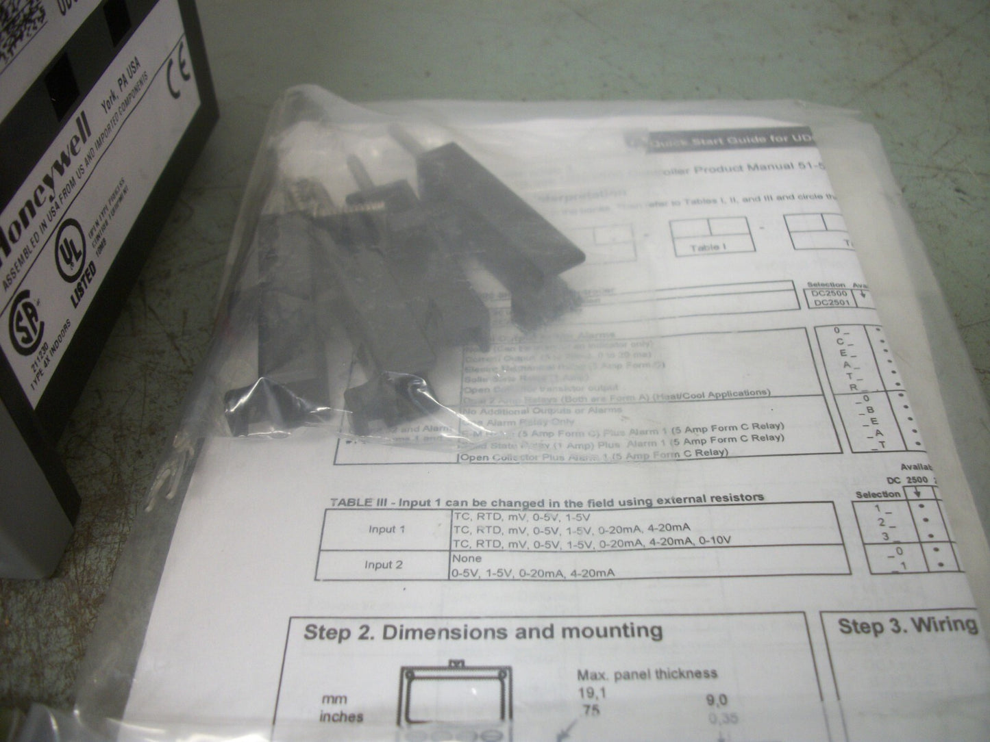 HONEYWELL UDC2500 TEMPERATURE CONTROLLER DC2500-E0-1L00-200-00000-00-0 NOB