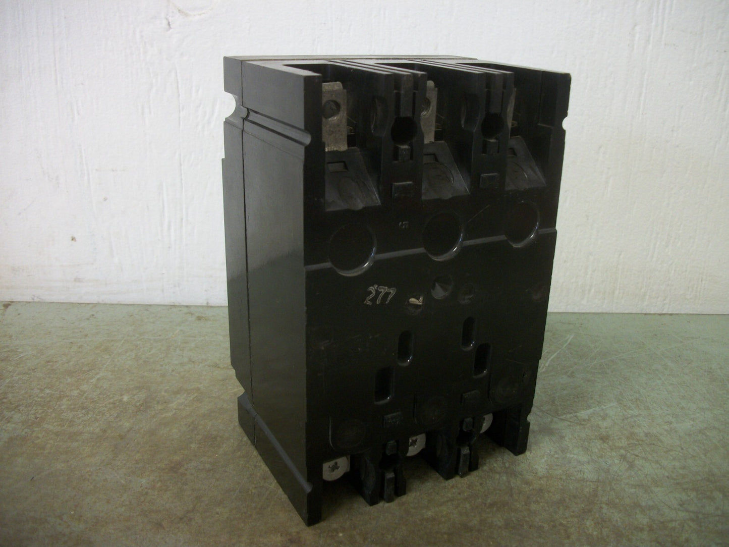 GE TED CIRCUIT BREAKER TED134050 50AMP 480VOLT 3POLE BLACK