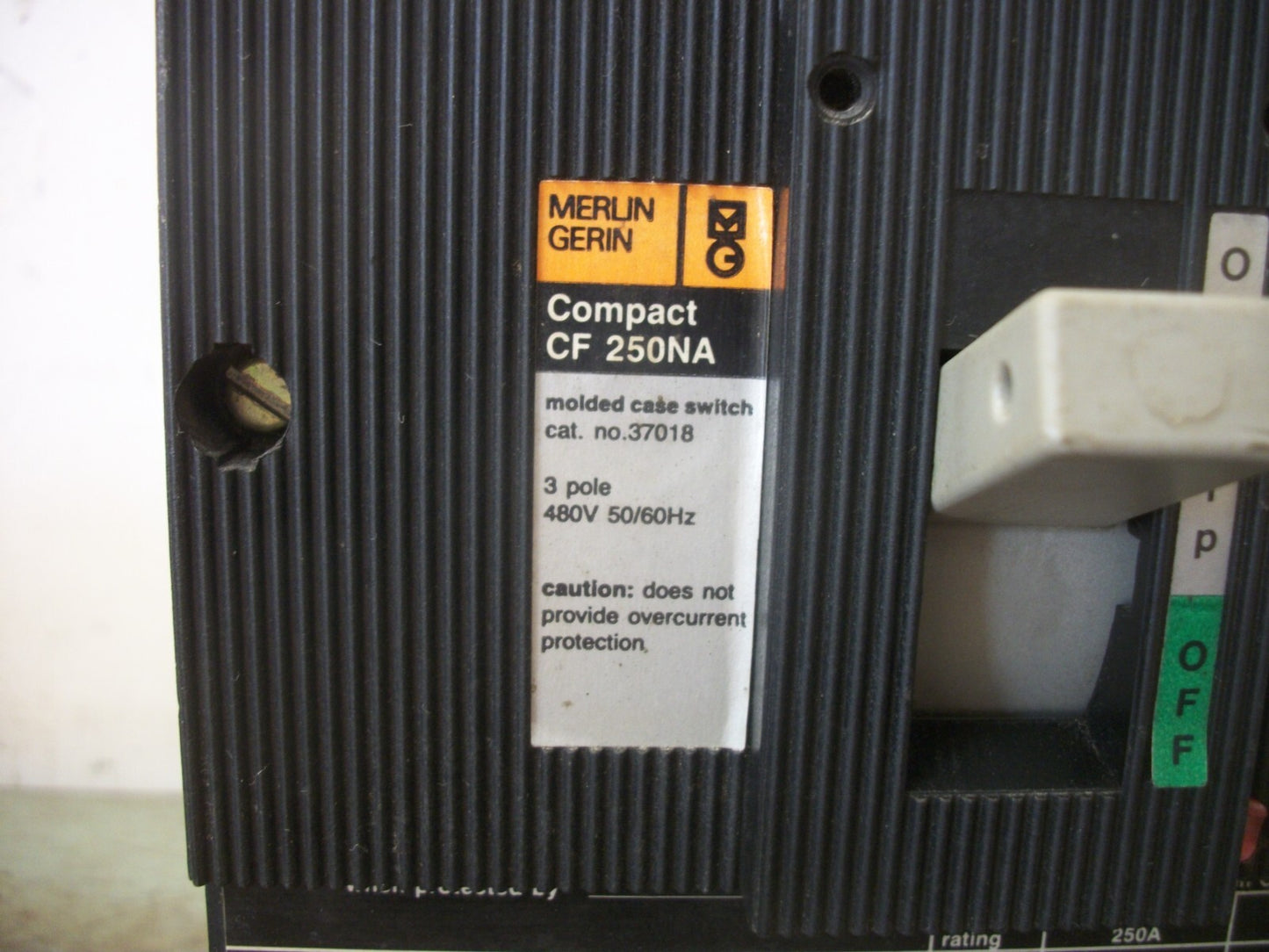 MERLIN GERIN COMPACT CF 250NA CIRCUIT BREAKER 37018 250AMP 480VOLT 3POLE