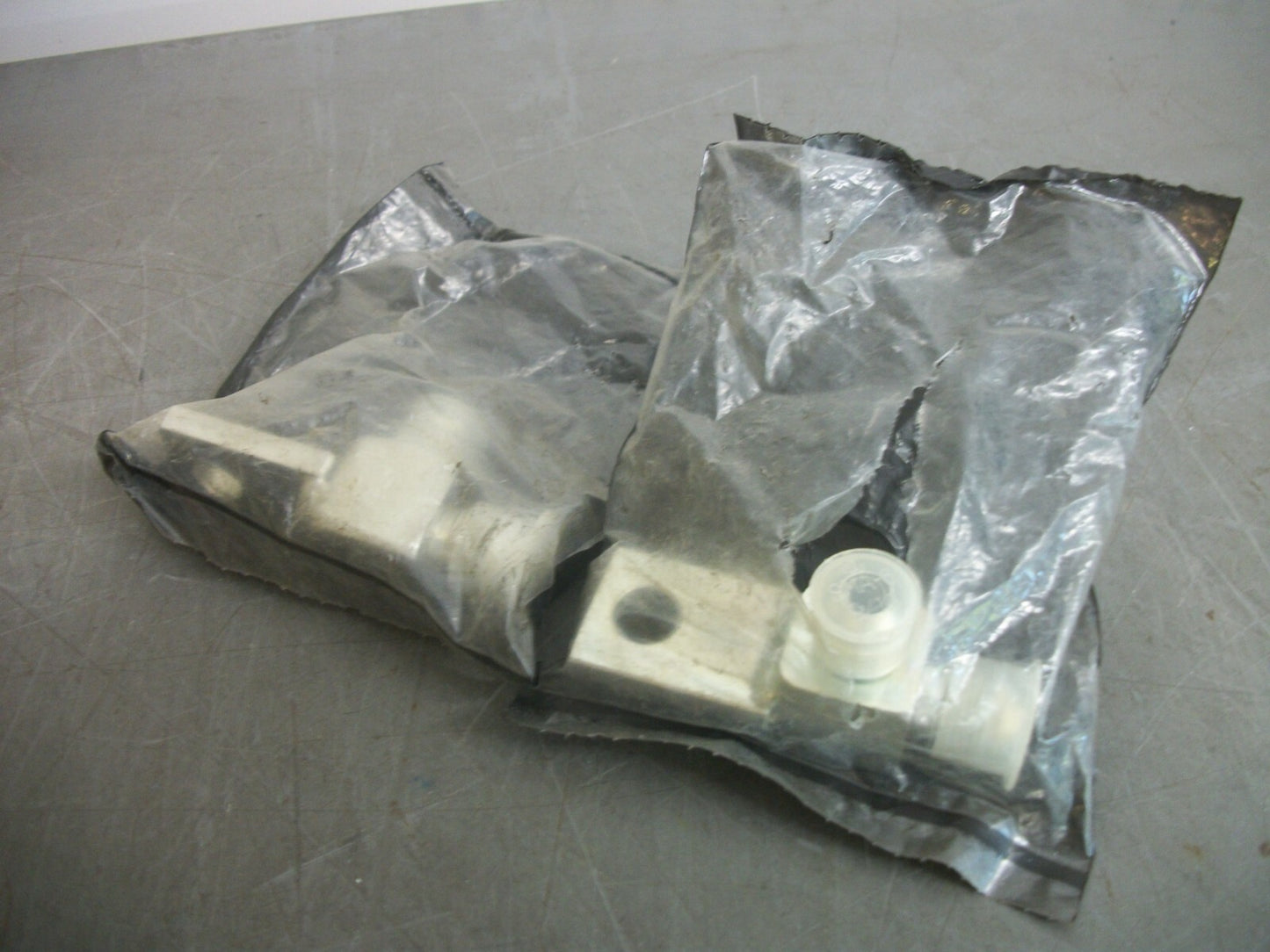 CAT LOT OF 2 CONNECTORS 9511506700 NEW