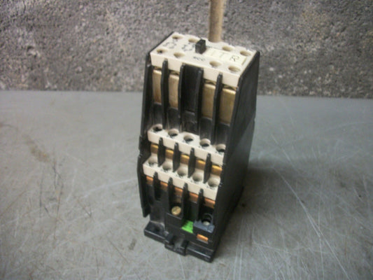 SIEMENS CONTROL RELAY RCC5P 120VCOIL W/ATTACHMENT RCC4A